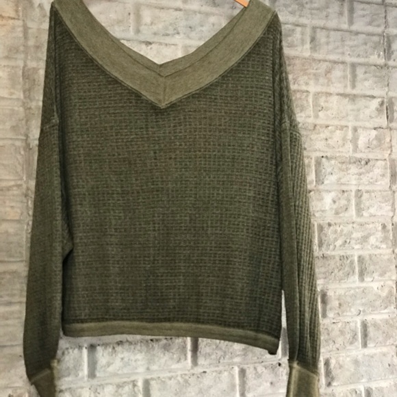 FREE PEOPLE oversized wide V-neck crop top - Picture 7 of 8